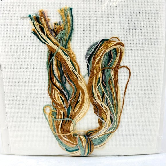 Bernat Counted Cross Stitch Kit "Quilted Sheep" (1984) - 5" x 5" without frame - Picture 7 of 7